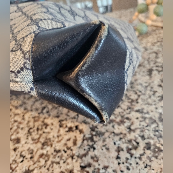 Authentic GUCCI Tote - Picture 7 of 11